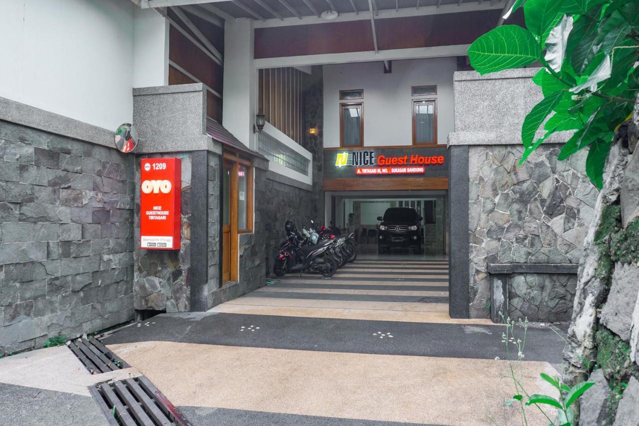 בנדונג Oyo 1209 Tirtasari Nice Guesthouse מראה חיצוני תמונה