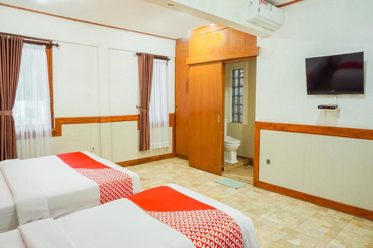 בנדונג Oyo 1209 Tirtasari Nice Guesthouse מראה חיצוני תמונה