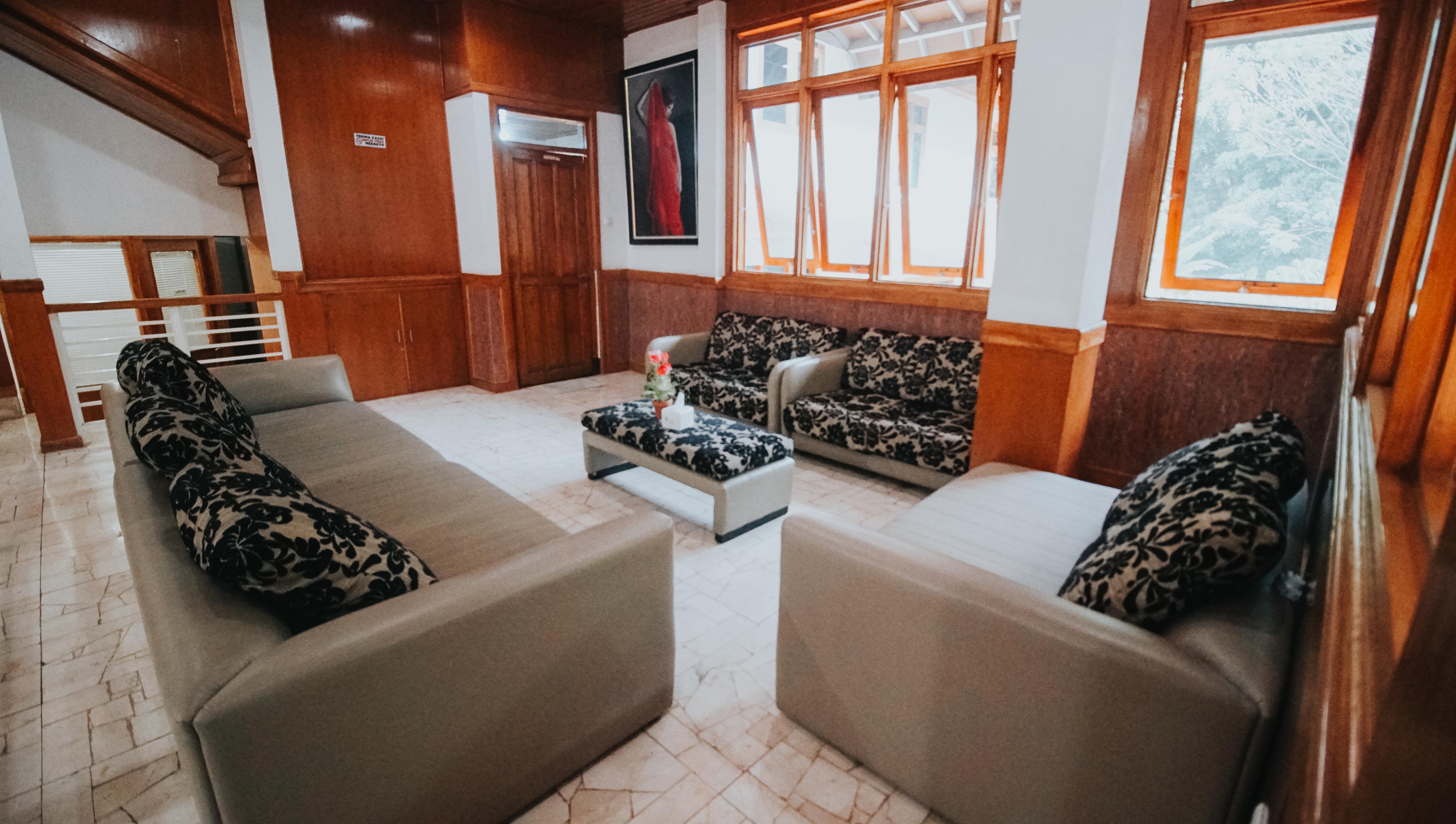 בנדונג Oyo 1209 Tirtasari Nice Guesthouse מראה חיצוני תמונה