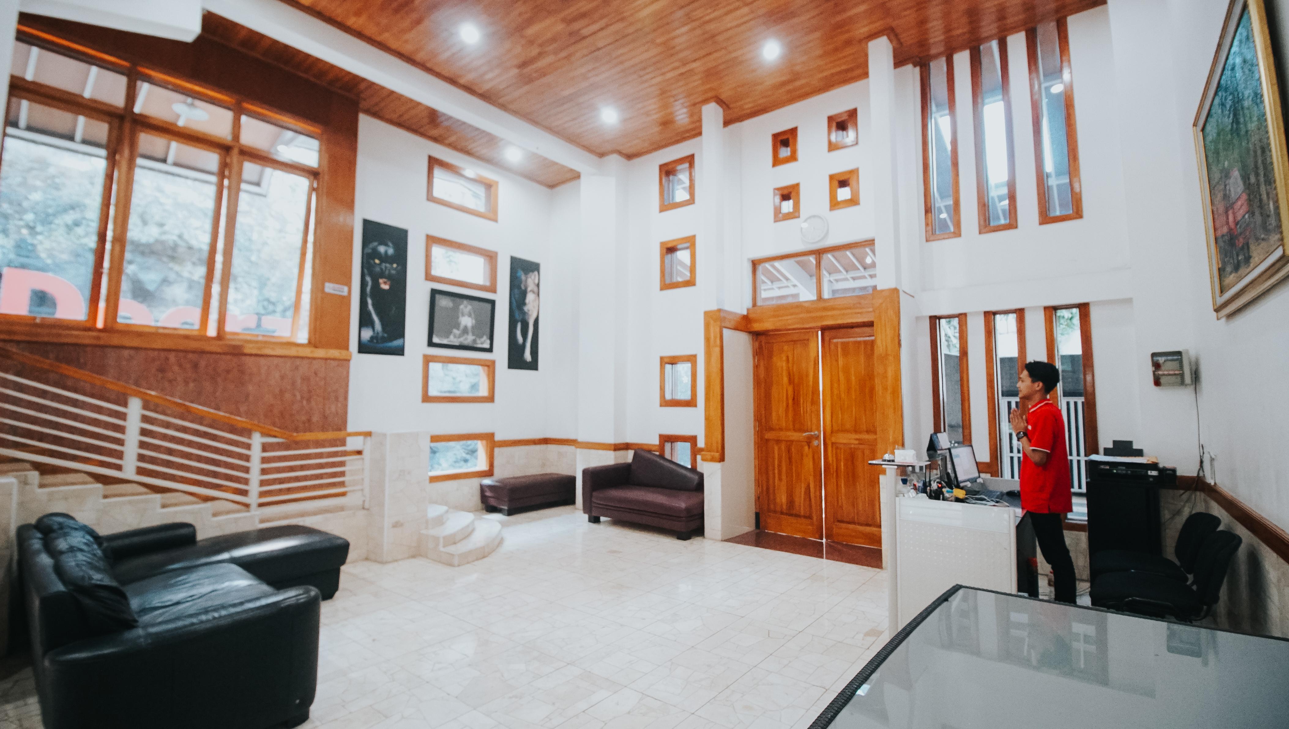בנדונג Oyo 1209 Tirtasari Nice Guesthouse מראה חיצוני תמונה